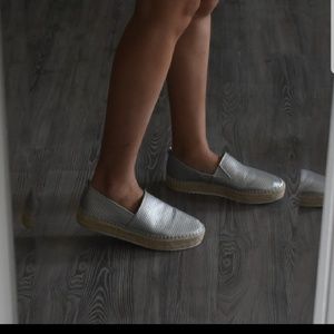 Mossimo slip on sneakers